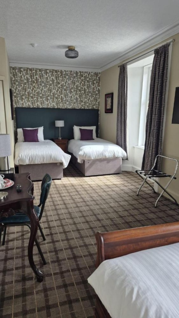 Commercial Hotel image 18