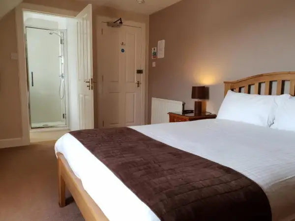 Commercial Hotel 10