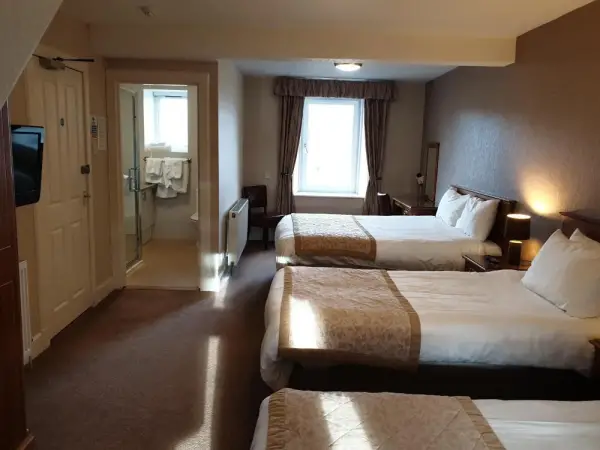Commercial Hotel 5