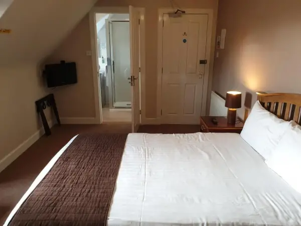 Commercial Hotel 8