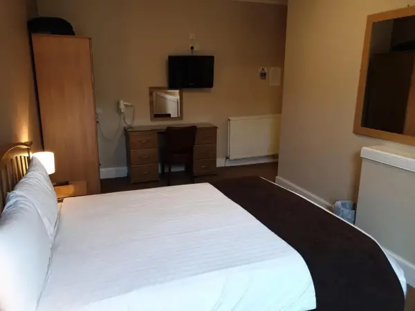 Commercial Hotel 9